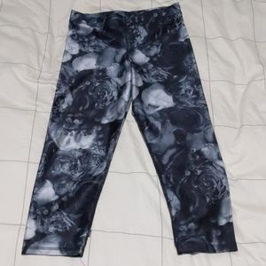 Black rose Zara Terez leggings, size large